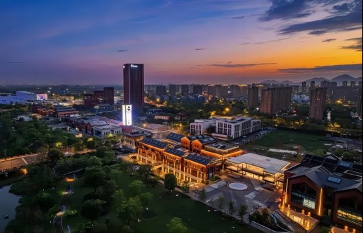 “in” đầu tiên! “Nổi tiếng” biểu tượng + West Elevator